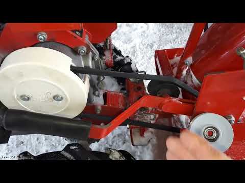 Видео: Развалился натяжной ролик на снегоуборочной приставке СМ-1, для мотоблока Фаворит. Меняем!