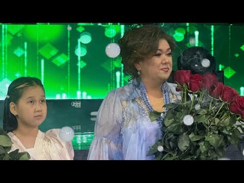 Видео: Динара Акулова Туулган Күнүн Өткөзүп жатат