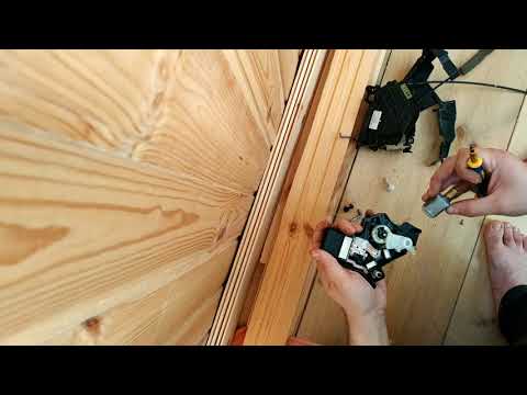 Видео: Разбор замка двери Mazda 3 bk центральный замок