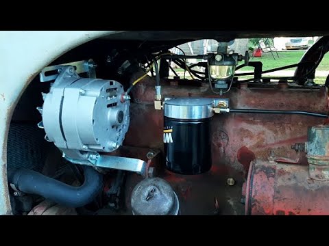 Видео: Старый Ford 8N получает новый масляный фильтр