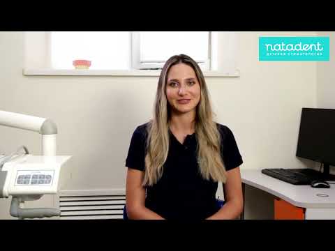 Видео: 241. Как счищать зубной налёт и индикаторы налёта. Натадент Стоматология