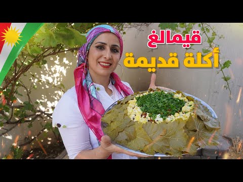 Видео: Женщина красиво готовит фольклорные блюда дома - Переводчик