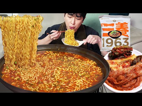 Видео: Новинка: рамен на говяжьем масле! Насыщенный и вкусный MUKBANG REALSOUND ASMR EATINGSHOW