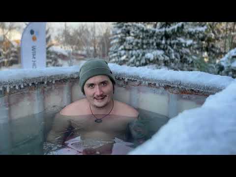 Видео: Залез в лёд в -22! зачем ходить в лед и дышать?