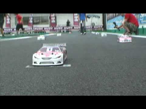 Видео: Величайшая гонка RC Touring Car в истории! - Чемпионат мира IFMAR в классе 1/10. Финальный этап 3...