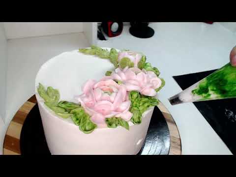 Видео: Оформление торта Кремовыми Пионами Белково Заварной Крем Танинторт
