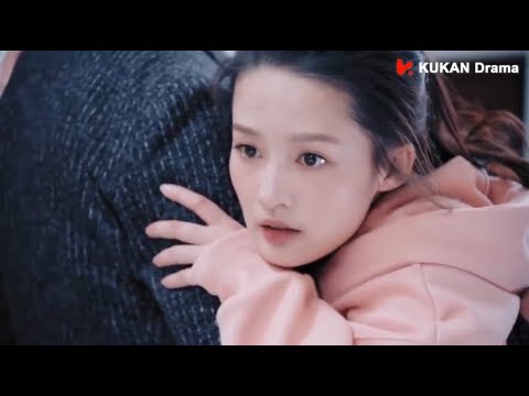 Видео: Она была пьяна и бросилась в объятия босса. Ее бывший парень завидовал, когда увидел это.