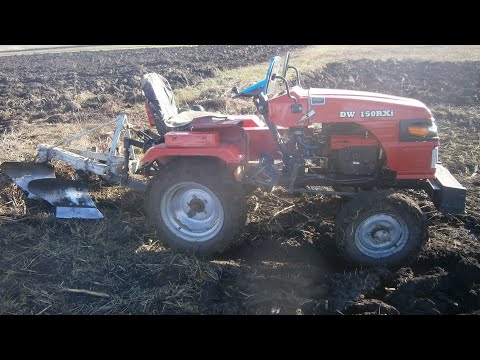 Видео: Мототрактор DW 150 RXI оранка 2х корпусний плуг (часть 4)