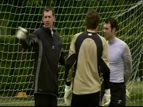 Видео: Лучшие упражнения для футбольных вратарей различной направленности