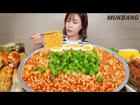 Видео: титр) Buldak spicy chicken fire noodles X5 Hot pepper Kimchi Fried dumplings REAL SOUND ASMR MUKBANG
