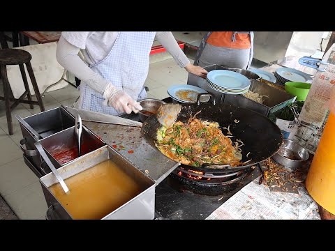 Видео: Очередь перед открытием! 45 лет совершенствования лучшего Char Koay Teow в Пенанге