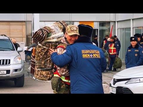 Видео: Кыргызские спасатели вернулись из Турции, где они спасли из-под завалов 8 человек