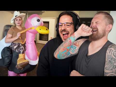 Видео: Заставляю Малли оценивать мои МЕМЫ