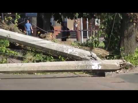 Видео: Смерч накрыл Черкассы, вырывал бетонные опоры и разбросал по всему городу. Конец света уже близко