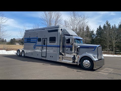 Видео: Да, мы поняли, это один из самых ярких Kenworth в истории отрасли, посвященный 100-летию.