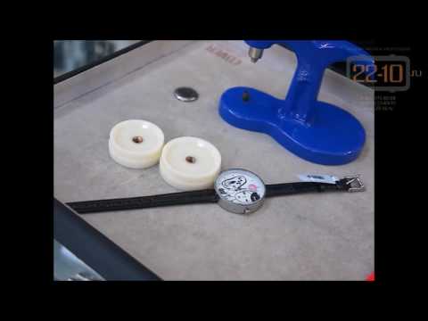 Видео: Замена батарейки в часах (крышка хлопушка)