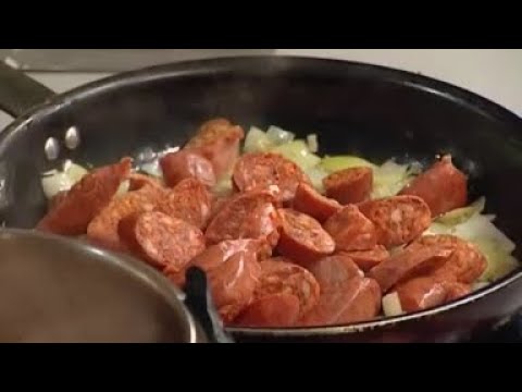 Видео: Овощи с испанскими колбасками чоризо