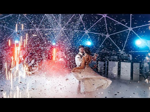 Видео: Свадебный танец молодоженов. Тяжелый дым, конфетти и фонтаны на свадьбу в Новосибирске