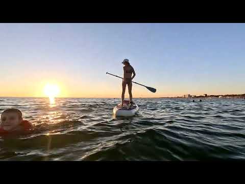 Видео: Закатное катание на сапе на Черном море
