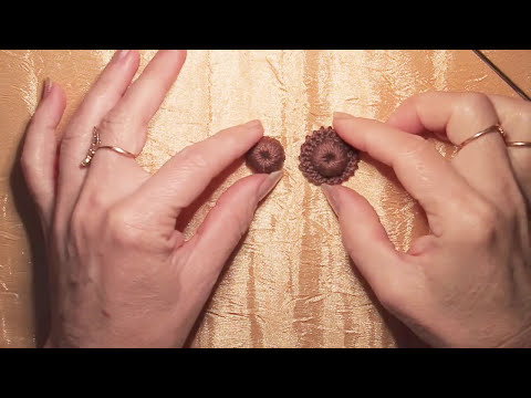 Видео: Ягодки для коричневого платья. Вязание крючком.