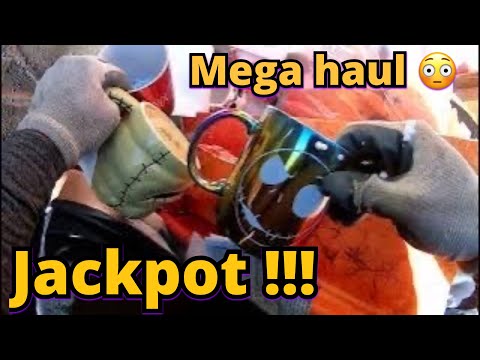 Видео: Все сотрудники продолжают загружать эти мусорные контейнеры новыми товарами.