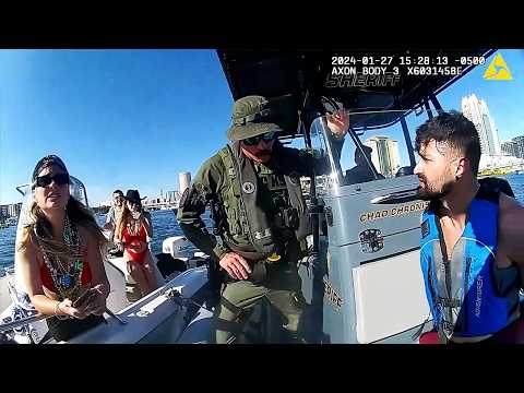 Видео: Офицер прыгает за борт, чтобы спасти закованного в наручники подозреваемого