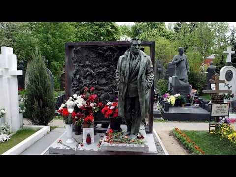 Видео: Михаил Ножкин   А на кладбище все спокойненько