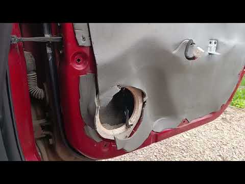 Видео: Замена штатных передних динамиков в KIA RIO 3 на DL AUDIO GRYPHON LITE 165.