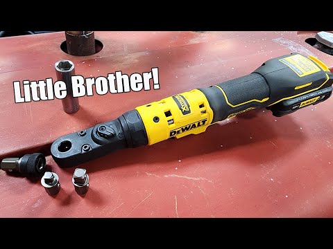 Видео: Супертонкий! Обзор герметичной трещотки DEWALT XTREME 12 В с головкой 3/8" и 1/4" DCF500GG1