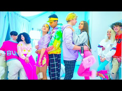Видео: ЛУЧШИЙ ДЕНЬ ЧЕРЛИДЕРШ BUNNY!!! ПРИКЛЮЧЕНИЯ НА НОВОГОДНИХ КАНИКУЛАХ!!!