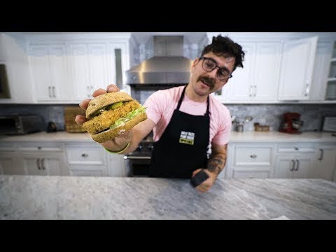 Видео: Самый вкусный жареный  куриный сендвич - Кухня Овна - Джулиан Соломита