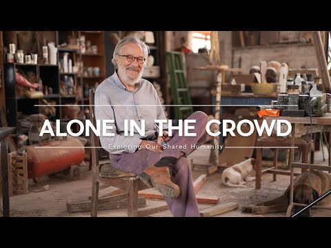 Видео: Один среди толпы