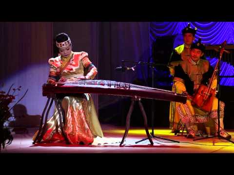 Видео: Ятгачин Намсрайн Отгончимэг "Хөх торгон дээл"