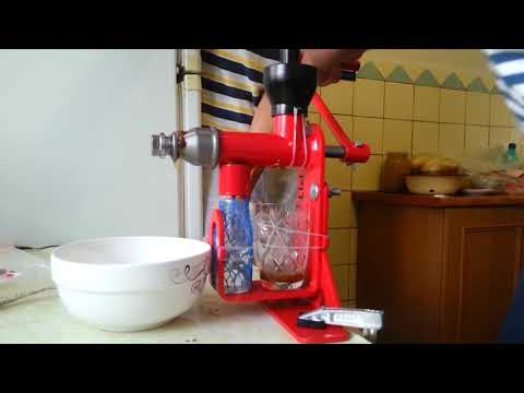 Видео: Испытания ручного маслопресса Piteba. Отжим льняного масла.