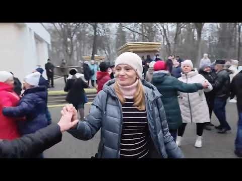 Видео: 30.11.24г..."Белые Деревья, Белые Дома"... звучит на танцполе в Гомельском парке...