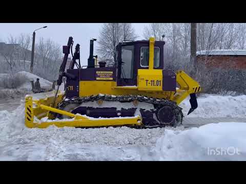 Видео: Бульдозер ЧЕТРА Т11 болотник чистит снег / ТехЗап