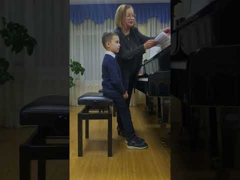 Видео: Открытый урок "Работа над фортепианной техникой, штрихами и интонацией в младших классах ДМШ"