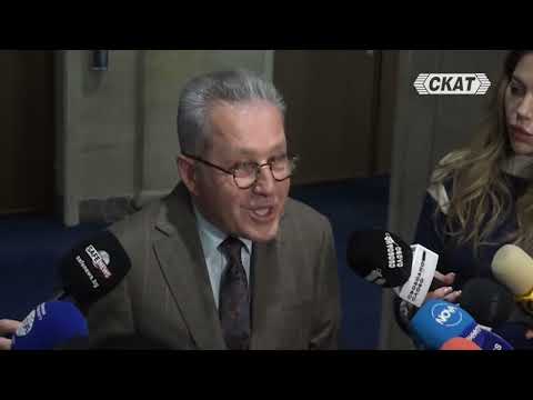 Видео: Министъра на финансите в сянка си разказва за бюджета пред репортери