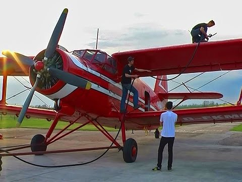 Видео: Antonov Антонов АH-2 Albatros "Baronesse"- Германия, Flugplatz Sömmerda, Dermsdorf, 2012