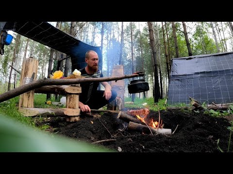 Видео: МОЯ ЖИЗНЬ и БЫТ в ДИКИХ ЛЕСАХ УРАЛА. Обустройство.