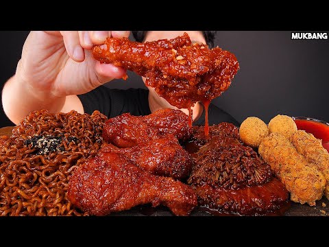 Видео: острая жареная курица с грибами, лапша BLACK BEAN FIRE NOODLE FRIED CHICKEN EATING ASMR MUKBANG