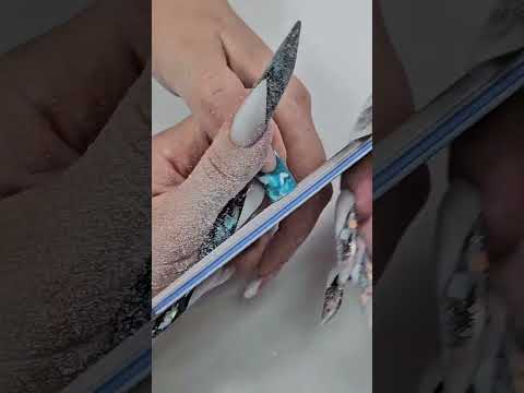 Видео: Наращивание ногтей выкладной френч на нижней форму 2