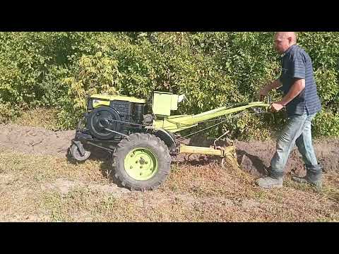 Видео: Осіння оранка мотоблоком по целіне