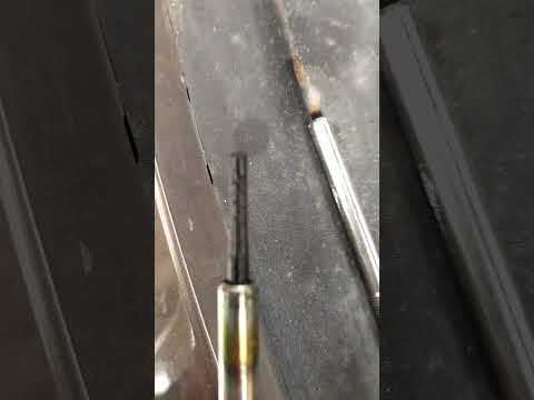 Видео: Замена свечей накала Рено Сценик 3 1.6 дси. Меган,Нисан.