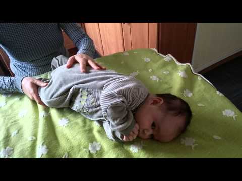 Видео: Переворот со спины на живот гимнастика.