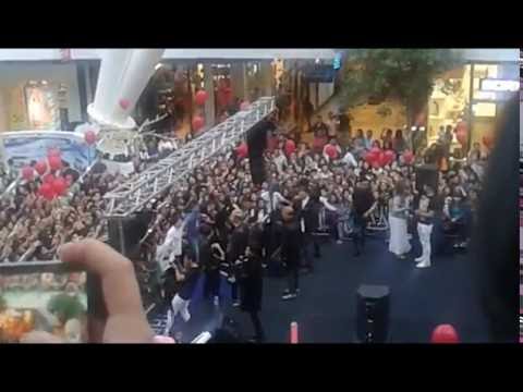 Видео: Шок!Весь Хан Шатыр поют песню Қайтадан