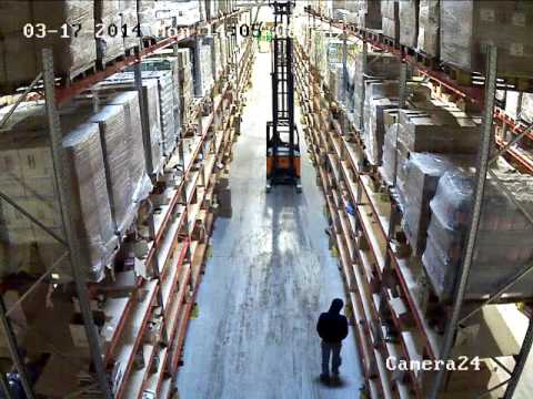 Видео: Штабелер перевернулся