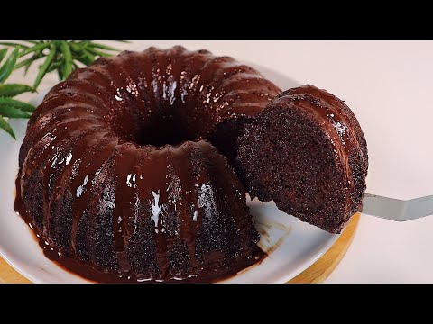 Видео: ШОКОЛАДНЫЙ ТОРТ. ЛЕГКО и невероятно вкусно. В духовке через 10 МИНУТ. . С 1 стаканом йогурта