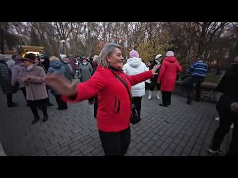 Видео: 9.11.24г..."Ах, Красавица Смугляночка"... звучит на танцполе в Гомельском парке...