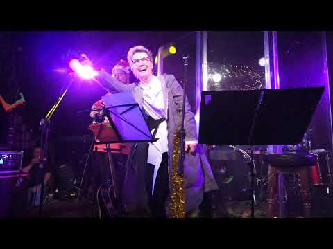 Видео: Сурганова и Оркестр - Исчезли солнечные дни. 22.12.2017 Клуб 16 тонн.